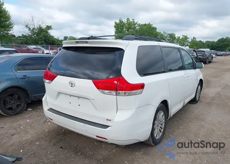 2012 Toyota Sienna Xle V6 8 Passenger z USA, uszkodzony, nr VIN 5TDYK3DCXCS193911